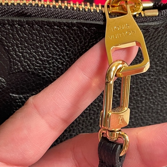 Louis  Vuitton Pouch ❤️❤️ NWT SOLD - Picture 5 of 10